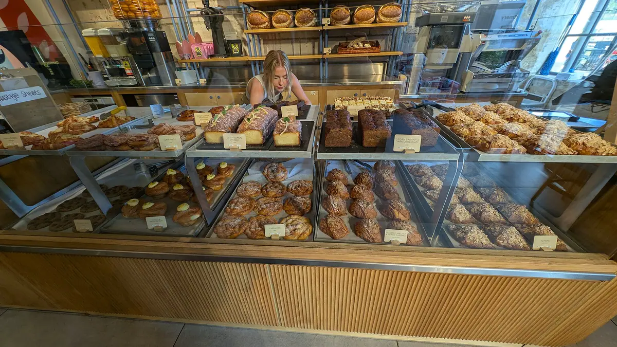 Hunts Bakery – bakery in East Marsh, Grimsby